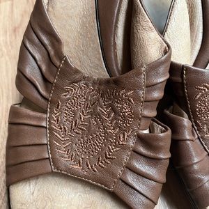 Sofft 8.5 M slide sandals heels